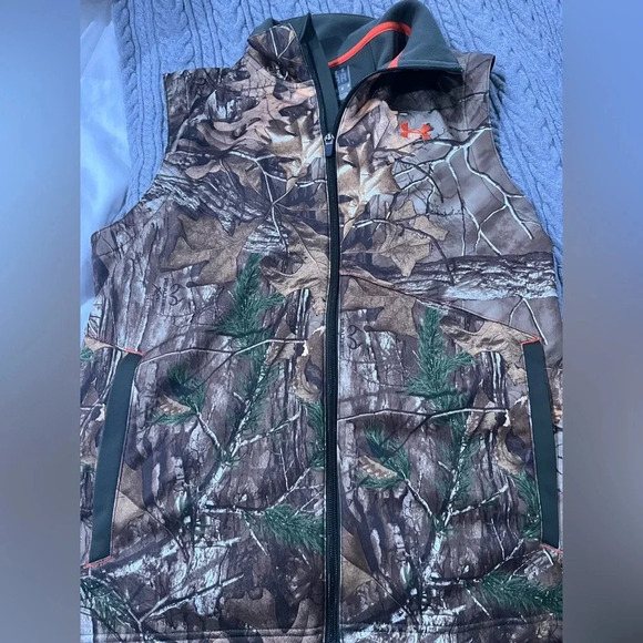 Under Armour Camo vest ridge runner reaper hunting jacket size medium
